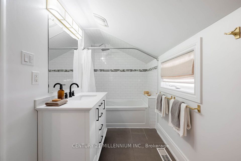 8 William Street, Brampton, ON L6V 1L2 14