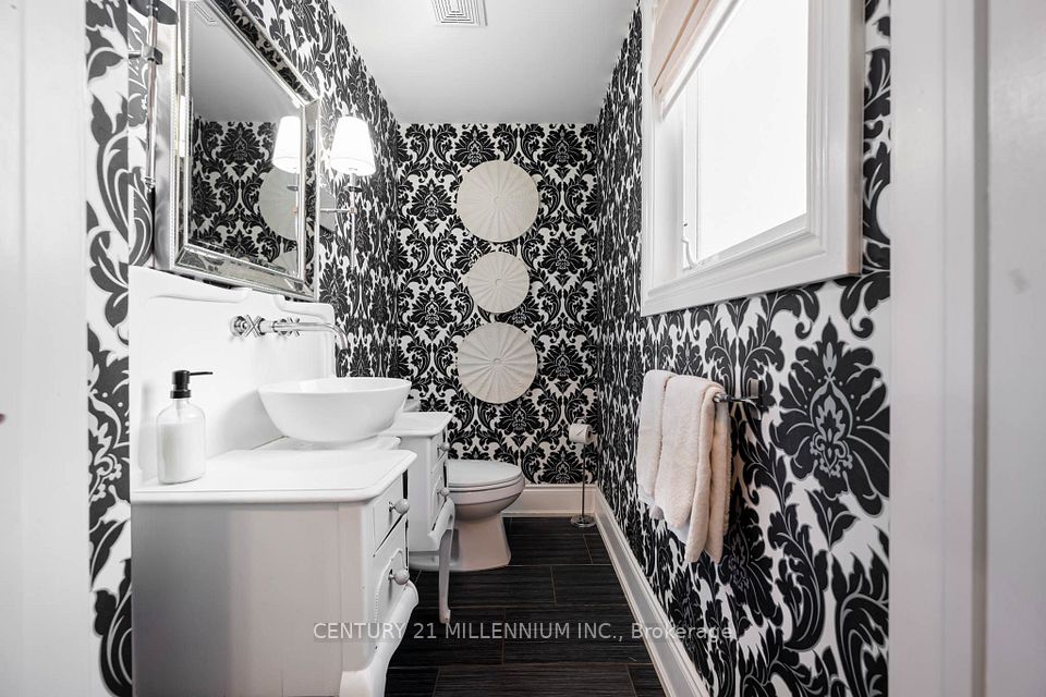 8 William Street, Brampton, ON L6V 1L2 12