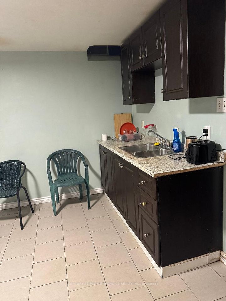 52 Judith Crescent, Brampton, ON L6S 3J4 6