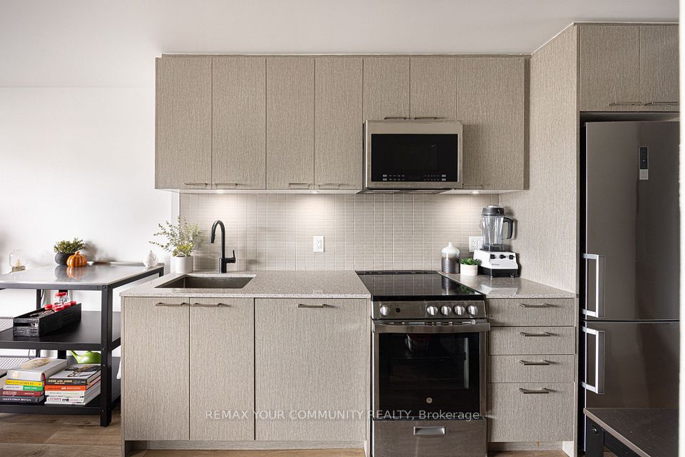 1808 St. Clair Avenue W 304, Toronto, ON M6N 0C1 13