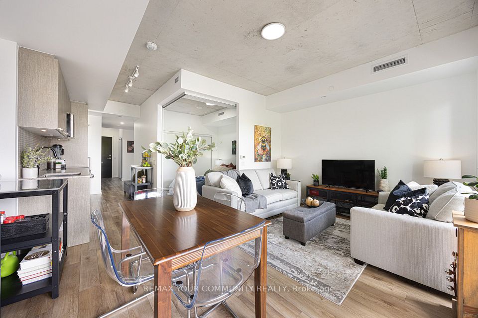 1808 St. Clair Avenue W 304, Toronto, ON M6N 0C1 7