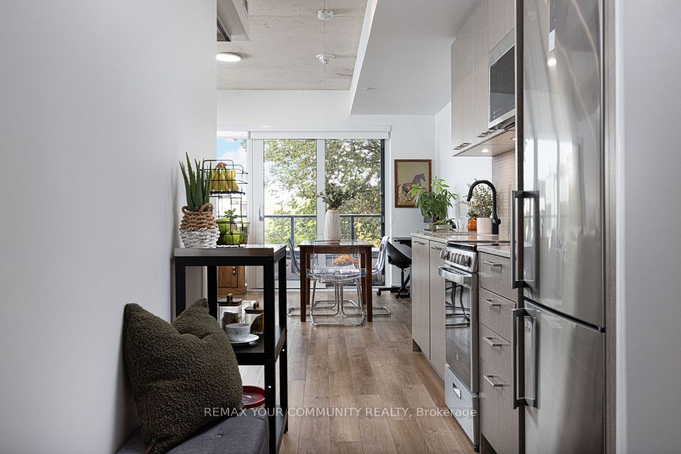 1808 St. Clair Avenue W 304, Toronto, ON M6N 0C1 2