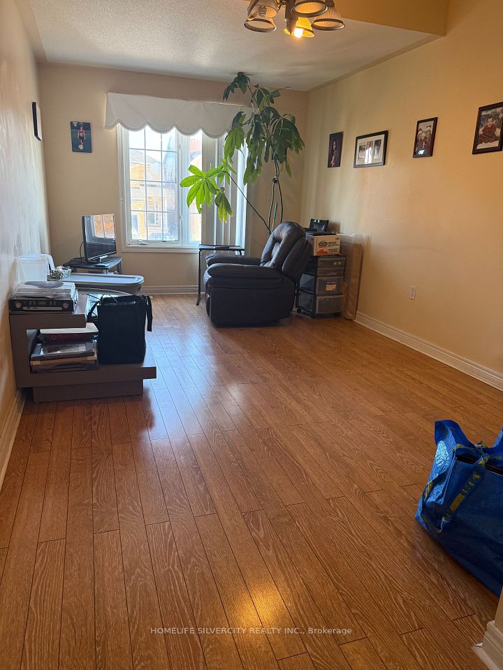 6 Eastview Gate, Brampton, ON L6P 1M6 2