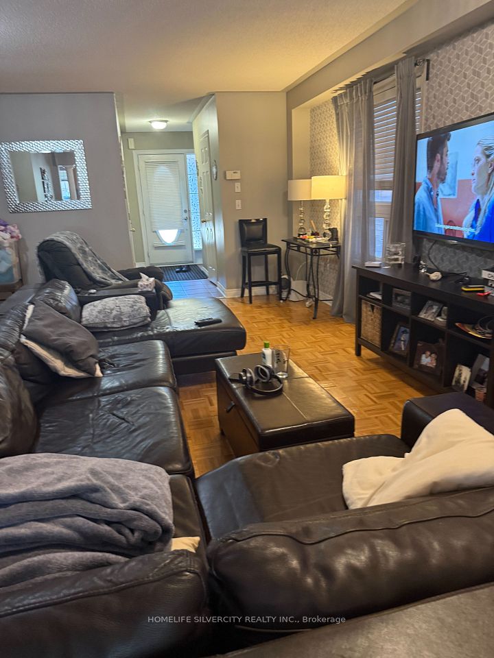 6 Eastview Gate, Brampton, ON L6P 1M6 4