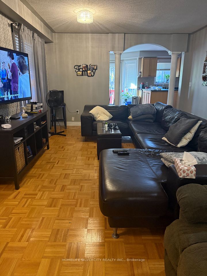 6 Eastview Gate, Brampton, ON L6P 1M6 3