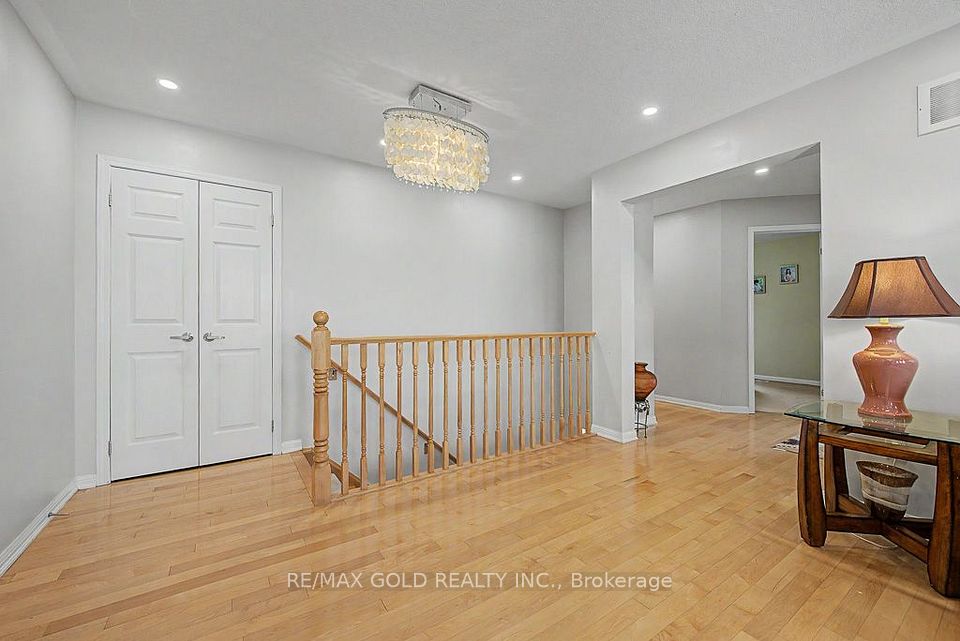 24 Haverty Trail, Brampton, ON L7A 0S2 23