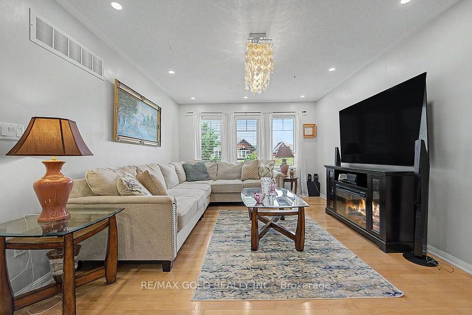 24 Haverty Trail, Brampton, ON L7A 0S2 25