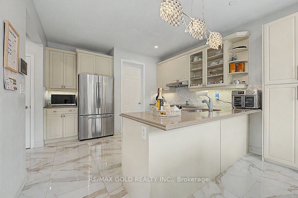 24 Haverty Trail, Brampton, ON L7A 0S2 16