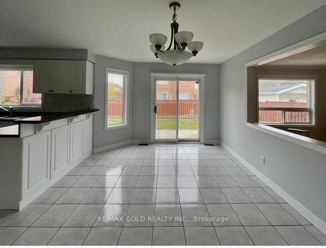 25 Giza Crescent Upper, Brampton, ON L6R 2R2 9