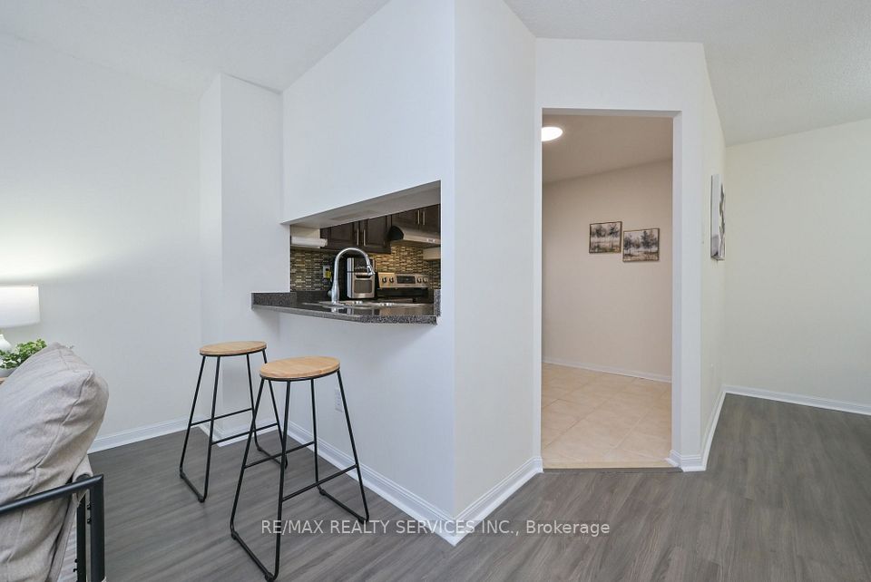 12 Laurelcrest Street 104, Brampton, ON L6S 5Y4 11