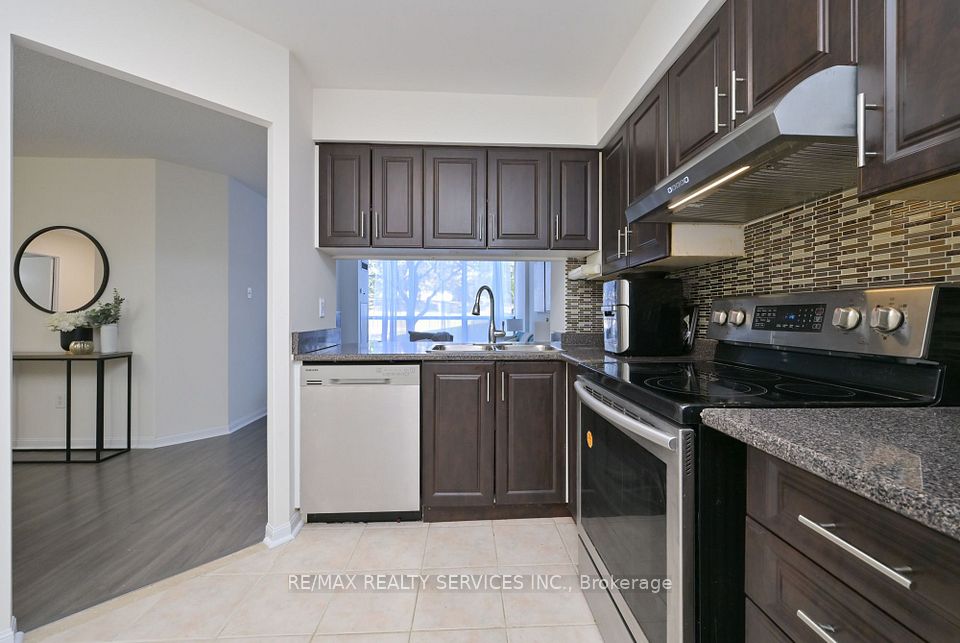12 Laurelcrest Street 104, Brampton, ON L6S 5Y4 9