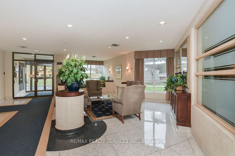 12 Laurelcrest Street 104, Brampton, ON L6S 5Y4 3