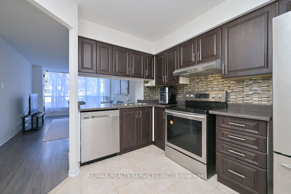 12 Laurelcrest Street 104, Brampton, ON L6S 5Y4 8