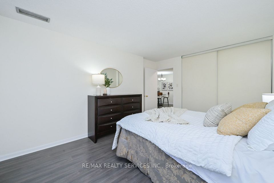 12 Laurelcrest Street 104, Brampton, ON L6S 5Y4 25