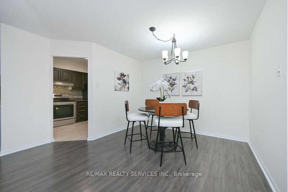 12 Laurelcrest Street 104, Brampton, ON L6S 5Y4 13