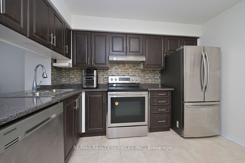 12 Laurelcrest Street 104, Brampton, ON L6S 5Y4 7
