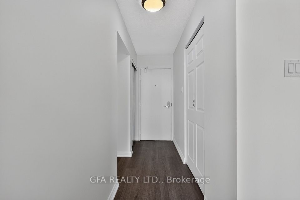 1110 Walden Circle 612, Mississauga, ON L5J 4R3 12
