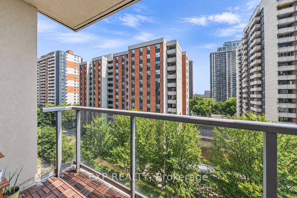5 Michael Power Place 709, Toronto, ON M9A 0A3 8