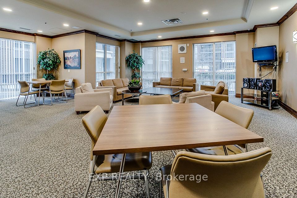5 Michael Power Place 709, Toronto, ON M9A 0A3 25