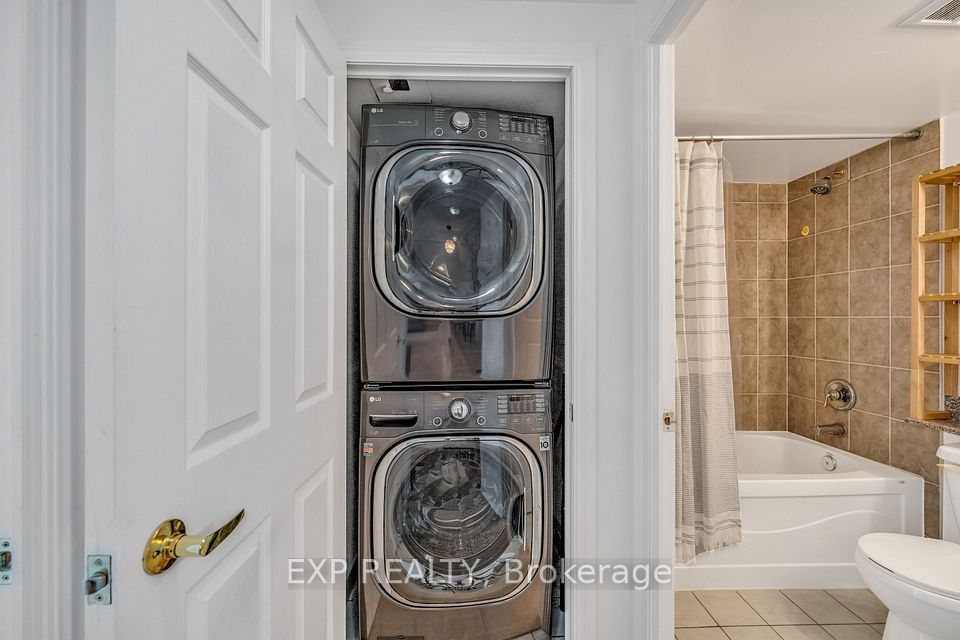 5 Michael Power Place 709, Toronto, ON M9A 0A3 9
