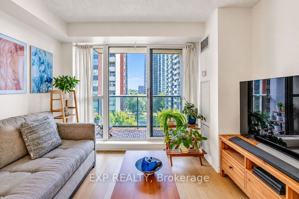5 Michael Power Place 709, Toronto, ON M9A 0A3 17