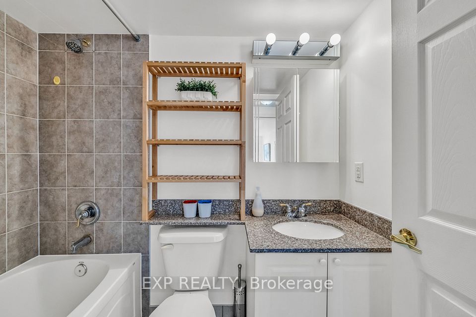 5 Michael Power Place 709, Toronto, ON M9A 0A3 11