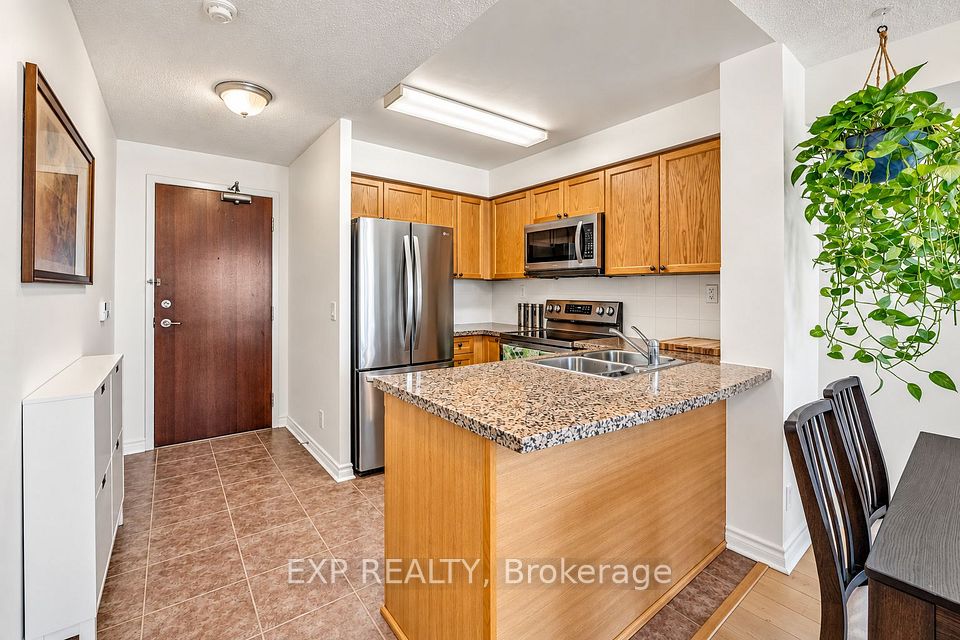 5 Michael Power Place 709, Toronto, ON M9A 0A3 2