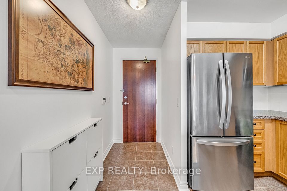 5 Michael Power Place 709, Toronto, ON M9A 0A3 4