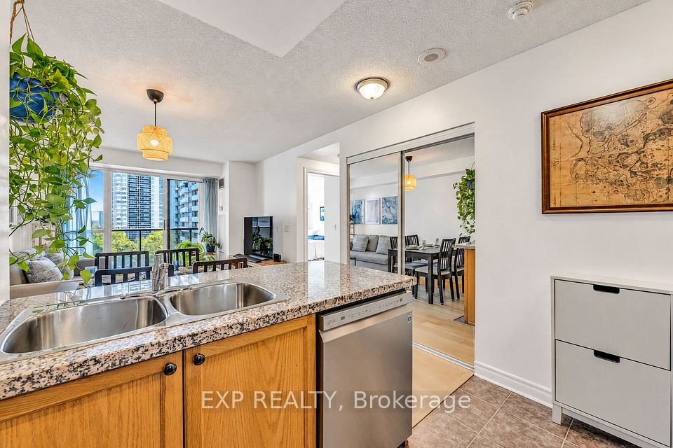 5 Michael Power Place 709, Toronto, ON M9A 0A3 5