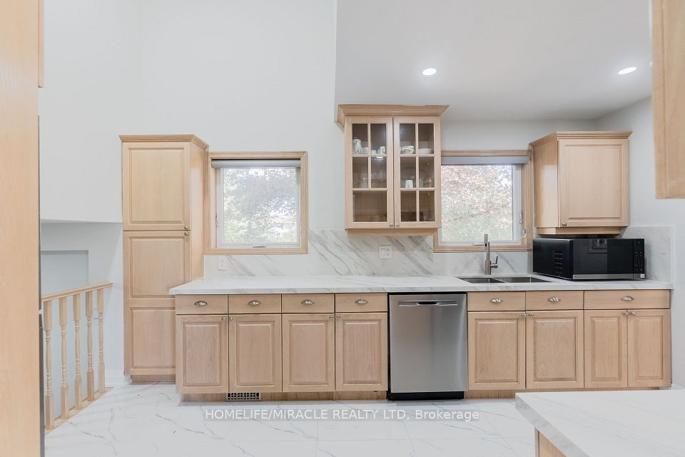 2581 Windjammer Road, Mississauga, ON L5L 1H7 14