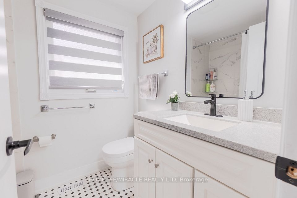 2581 Windjammer Road, Mississauga, ON L5L 1H7 23