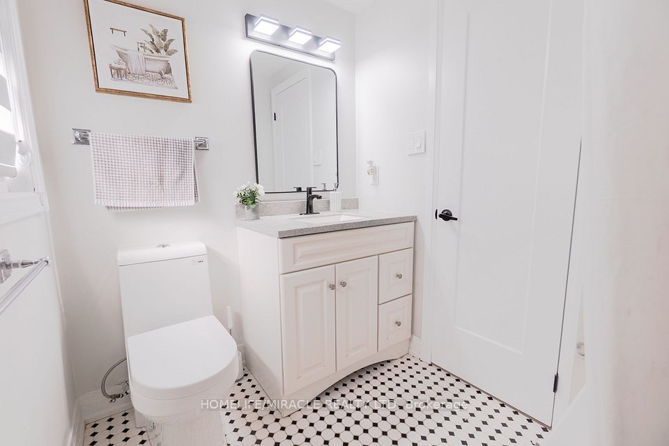2581 Windjammer Road, Mississauga, ON L5L 1H7 24