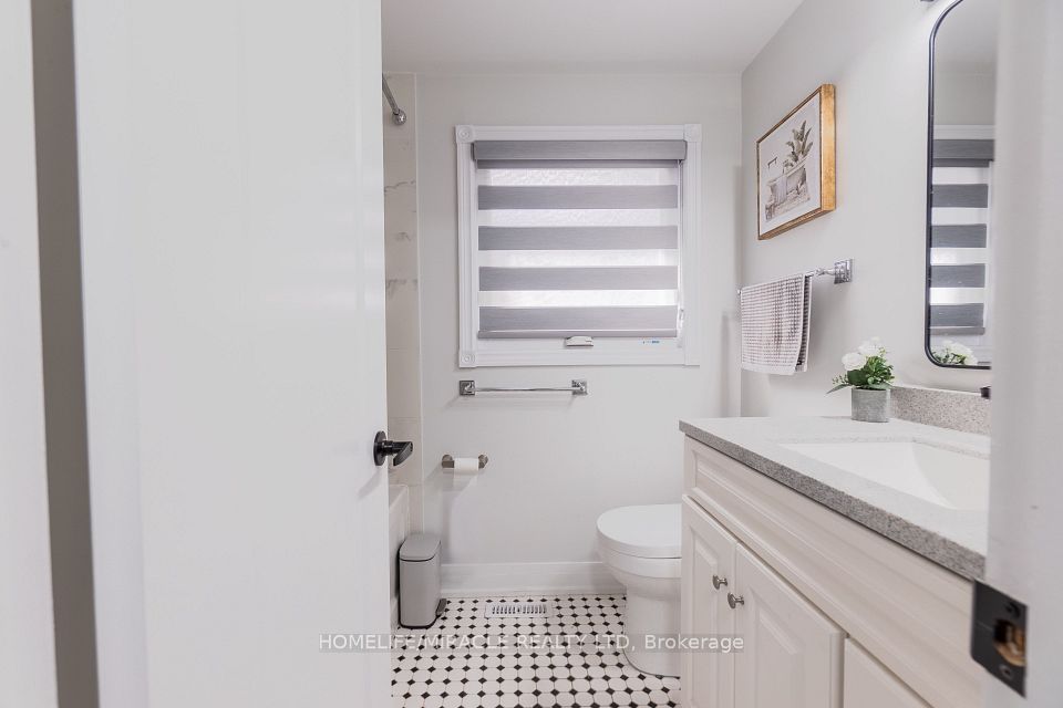 2581 Windjammer Road, Mississauga, ON L5L 1H7 25