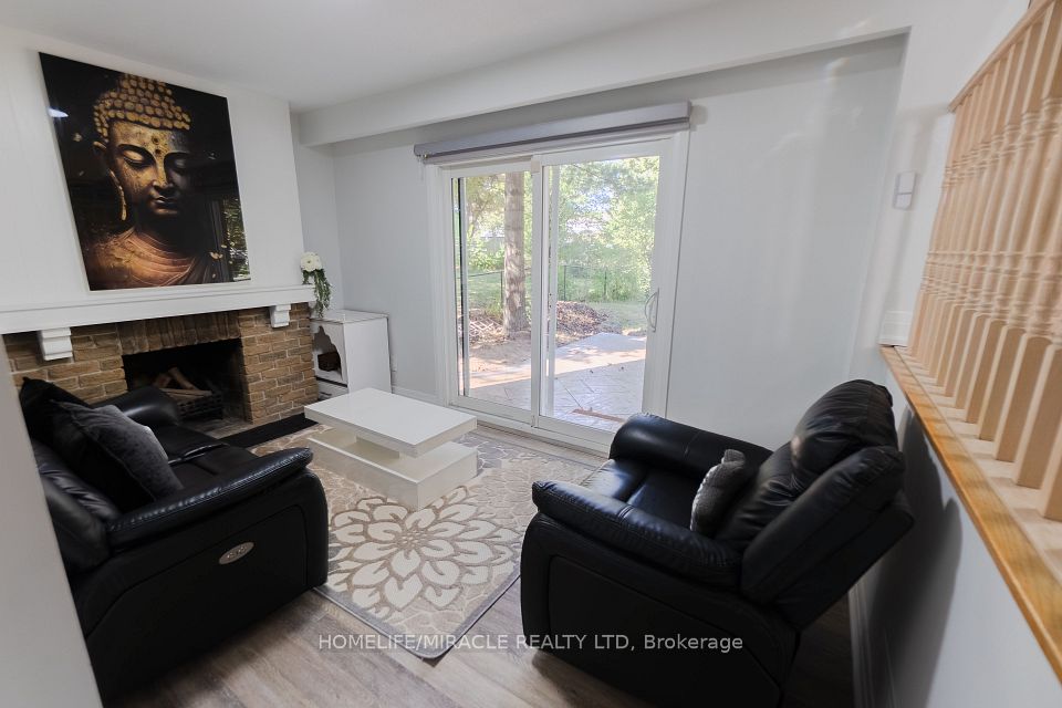 2581 Windjammer Road, Mississauga, ON L5L 1H7 5