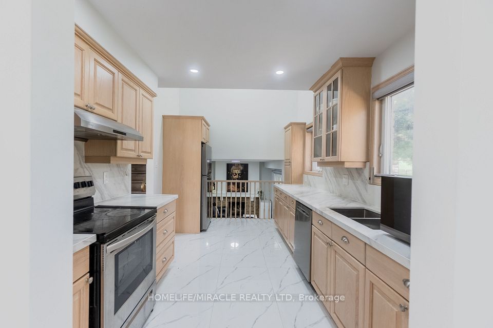 2581 Windjammer Road, Mississauga, ON L5L 1H7 11