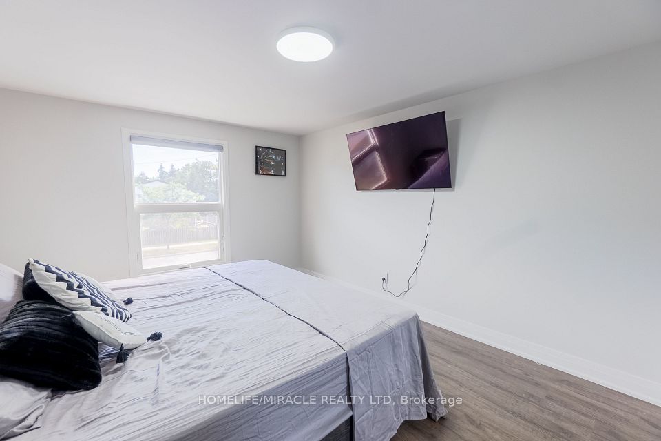 2581 Windjammer Road, Mississauga, ON L5L 1H7 17