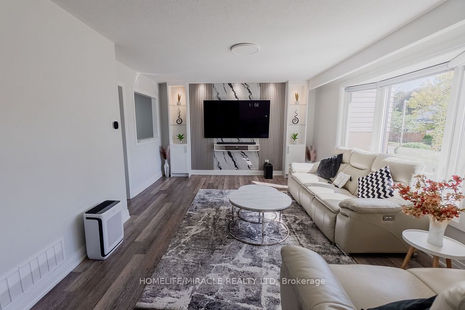 2581 Windjammer Road, Mississauga, ON L5L 1H7 9