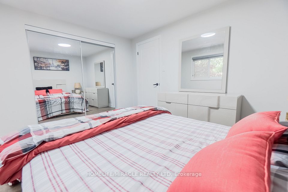 2581 Windjammer Road, Mississauga, ON L5L 1H7 22