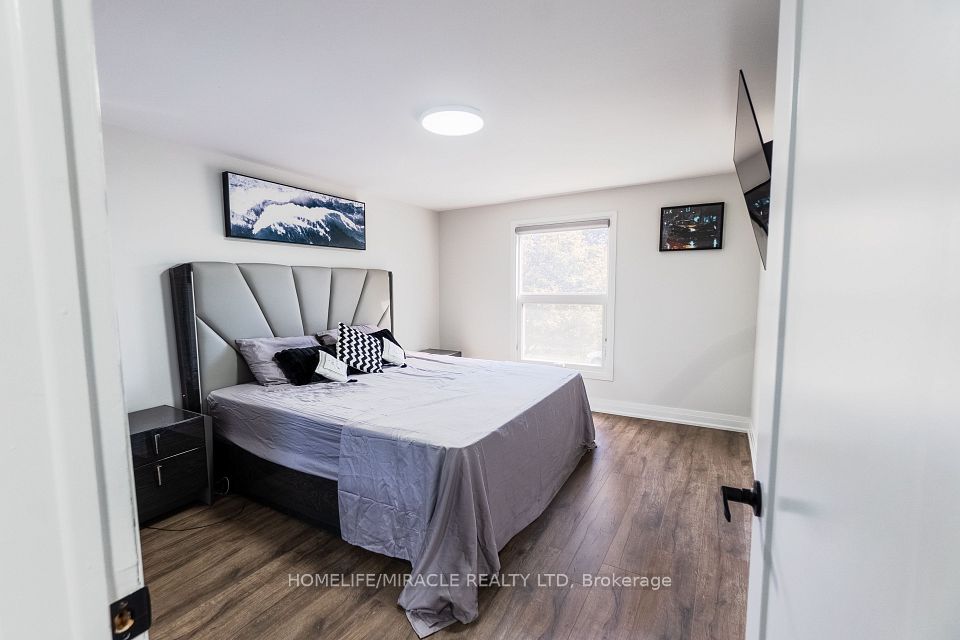 2581 Windjammer Road, Mississauga, ON L5L 1H7 18