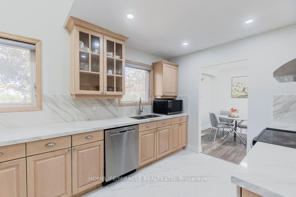 2581 Windjammer Road, Mississauga, ON L5L 1H7 12