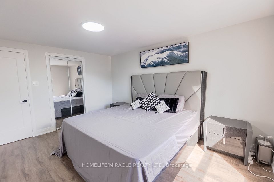 2581 Windjammer Road, Mississauga, ON L5L 1H7 16