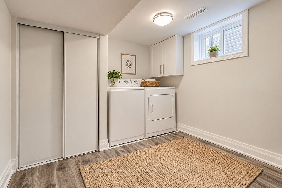 48 Stephen Drive, Toronto, ON M8Y 3M6 9
