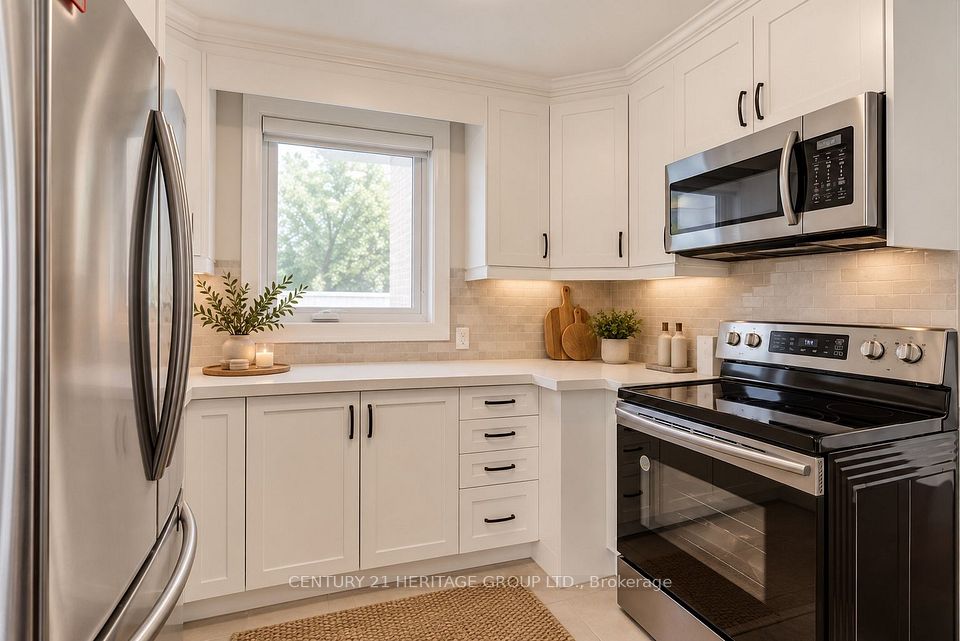 48 Stephen Drive, Toronto, ON M8Y 3M6 6