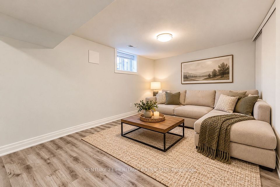 48 Stephen Drive, Toronto, ON M8Y 3M6 18