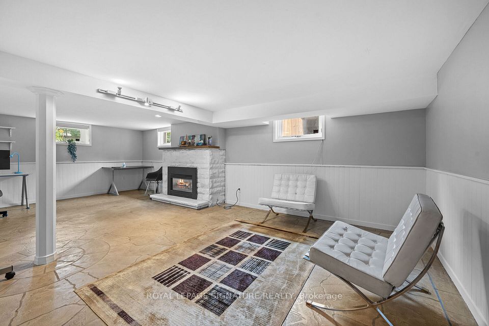 2234 Gordon Drive, Mississauga, ON L5B 1S9 21