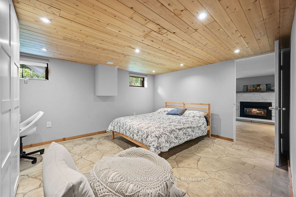 2234 Gordon Drive, Mississauga, ON L5B 1S9 23
