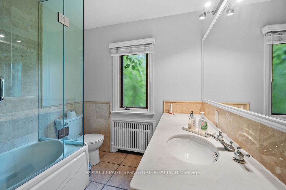 2234 Gordon Drive, Mississauga, ON L5B 1S9 18