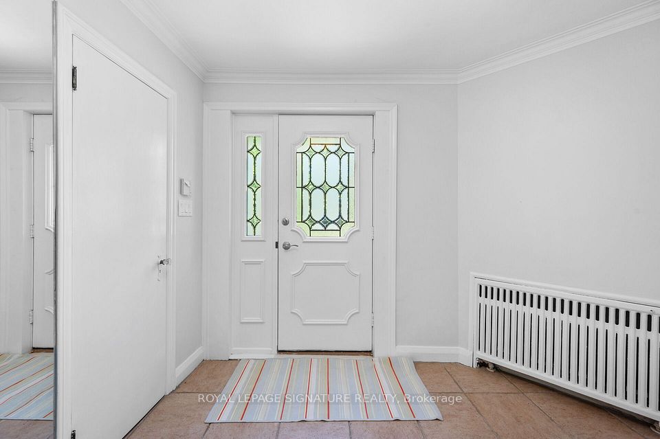 2234 Gordon Drive, Mississauga, ON L5B 1S9 4