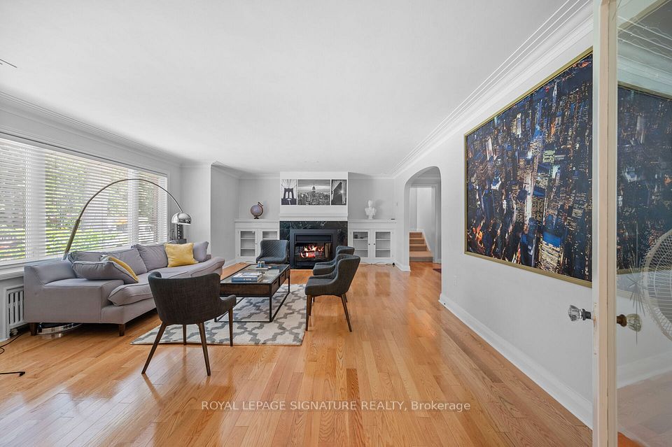 2234 Gordon Drive, Mississauga, ON L5B 1S9 5