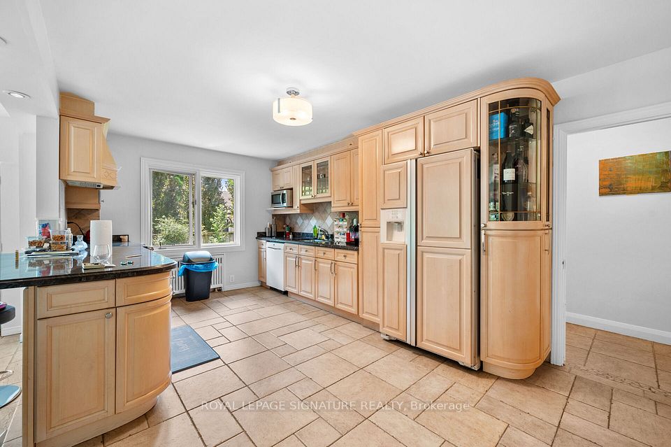 2234 Gordon Drive, Mississauga, ON L5B 1S9 10
